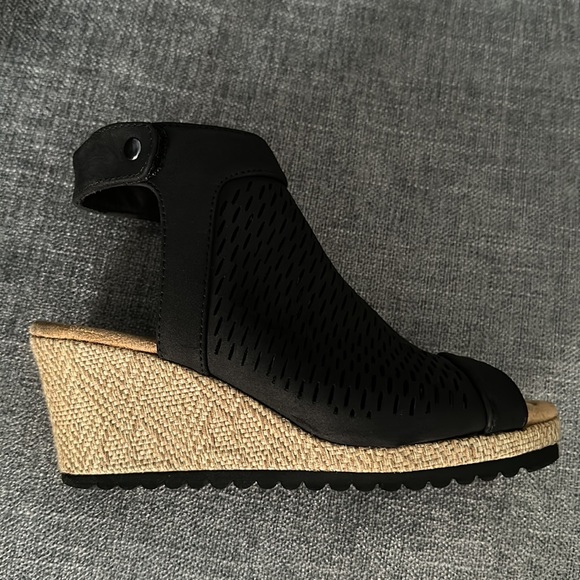 Skechers summer wedges! Cute! - Picture 5 of 5